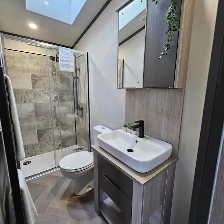 Bluebird - Brickyard Lakes 度假居 Amotherby